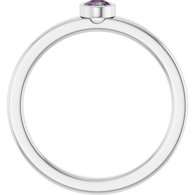 Детски пръстен с камък по месец — продуктов кадър