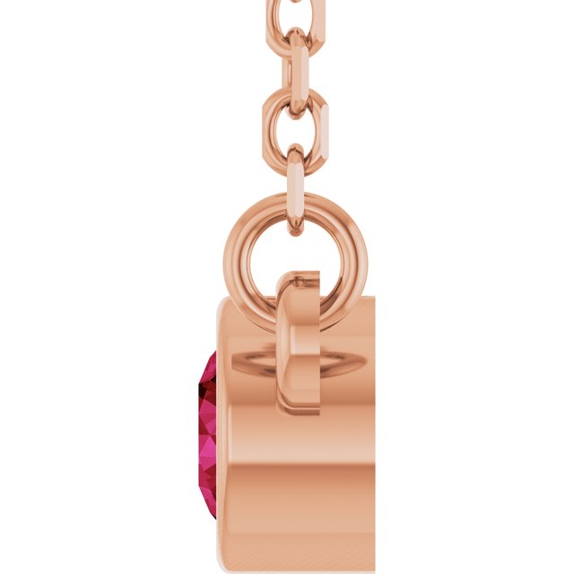 Детско колие с камък по месец — продуктов кадър